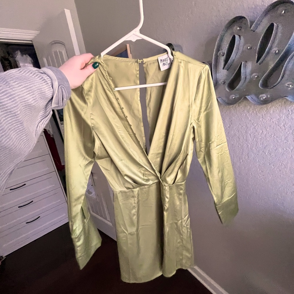 princess polly never worn dress!! (size 0-2)